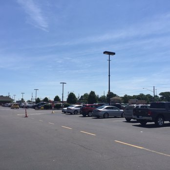 Pete's Restaurant - a parking lot full of cars - Breakfast & Brunch Near Me - Canton, Ohio