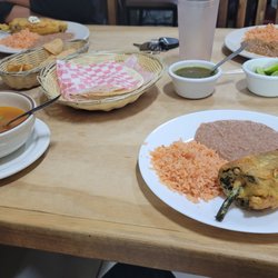 La Mexicanita - Chile relleno plate, caldo Tlalpeño