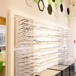 Hudson River Eye Care - Frame selection
