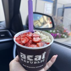 Acai Republic - Ilove açaí, and for me the best açaí in California is Açaí Republic. The taste reminds me of the same flavor we have in Brazil.