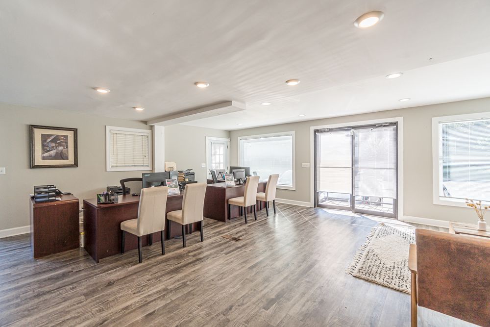 PINEWOOD TOWNHOMES Updated March 2024 102 Photos 3535