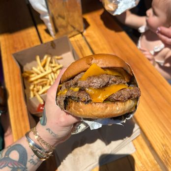 Moseys Burgers - The best burger - Burgers Near Me - Cayucos, California