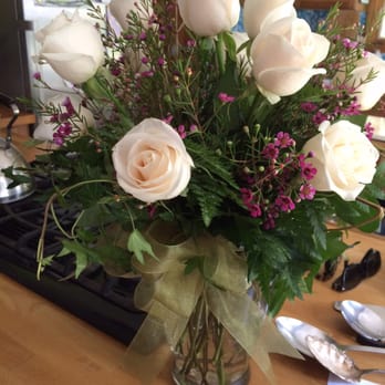 Flowers From The Farm - What I ordered vs. what was delivered! I'm embarrassed to have sent this for a 40th birthday! - Florists Near Me - Hamden, Connecticut