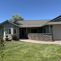Noah's Paint And Stain - Front of house.