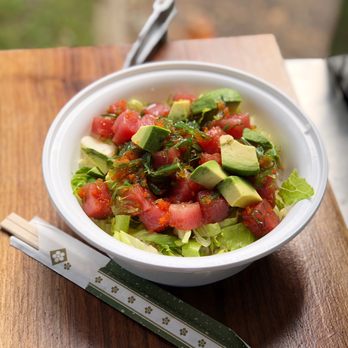 Ei Shu Maru - a bowl of salad with avocado and tomatoes - Ramen Near Me Ei Shu Maru - a bowl of salad with avocado and tomatoes - Ramen Near Me