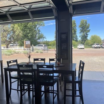 Lazy Z Ranch Wines - Inside view - Wine Tasting Room Near Me - Sisters, Oregon
