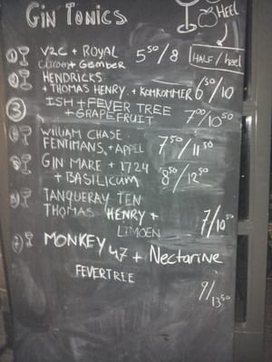 Mossel & Gin by null