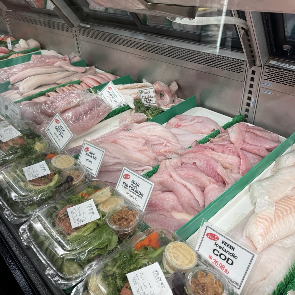Fish King - Interior - Seafood Markets Near Me - Glendale, California