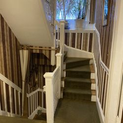 Coolidge Corner Guest House - Stairwell