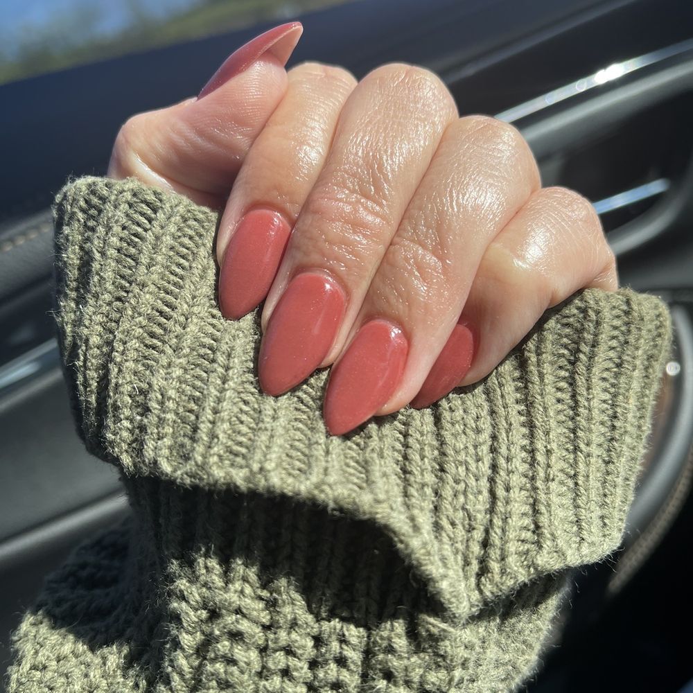 Nail tech Skylar  Color #222 Dip Manicure