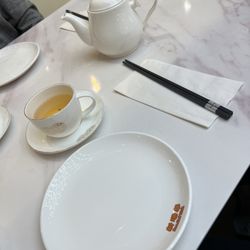 Sun Sui Wah Seafood Restaurant - Table setting