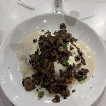 FRIEDA - Mushroom poached egg dish - Cafes Near Me - Philadelphia, Pennsylvania