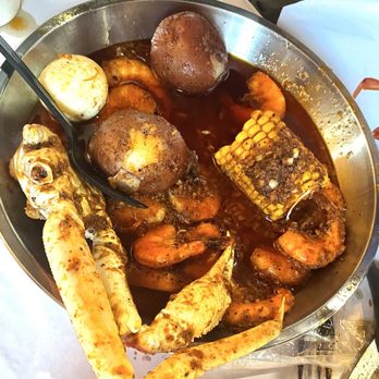 The Crab Barrack - 1 lb. Snow Crab legs, Potat, Boiled Eggsnd Corn on the Cob - Seafood Near Me - Irondale, Alabama