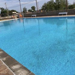 Quanah Swimming Pool - Main pool from 3 to 10 feet with diving board