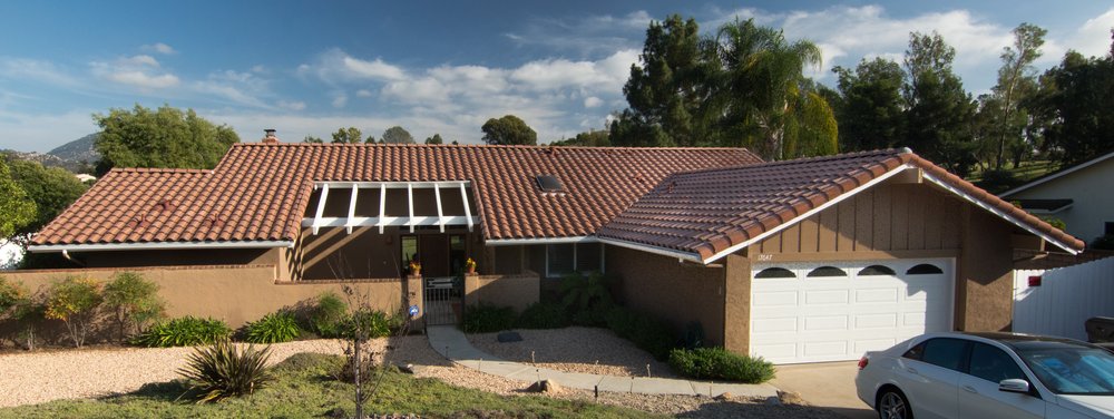 Slide of RT Roofing Specialist