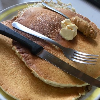 La Garita - Hot cakes with butter, peanut butter and syrup (some of the many topping options). - Mexican Near Me - La Paz, BCS