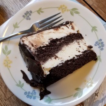 Cold Stone Creamery - A slice of chocolate chipper ice cream cake - Ice Cream & Frozen Yogurt Near Me - Sunnyvale, California
