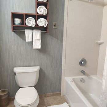 Hampton Inn & Suites Folsom - Bathroom area - Hotels Near Me - Folsom, California Hampton Inn & Suites Folsom - Bathroom area - Hotels Near Me - Folsom, California