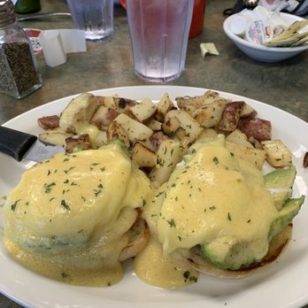 Kitchen Table Cafe - Avocado Eggs Benedict with red potatoes - Breakfast & Brunch Near Me - Vancouver, Washington Kitchen Table Cafe - Avocado Eggs Benedict with red potatoes - Breakfast & Brunch Near Me - Vancouver, Washington