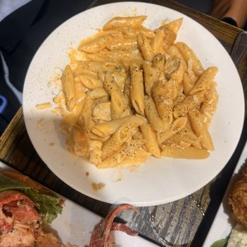 Portside Tavern - Chicken penne alla vodka - American Near Me - Hyannis, Massachusetts Portside Tavern - Chicken penne alla vodka - American Near Me - Hyannis, Massachusetts