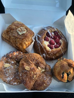 Cocoluxe Fine Pastries by null