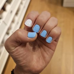 Bee Nails & Spa