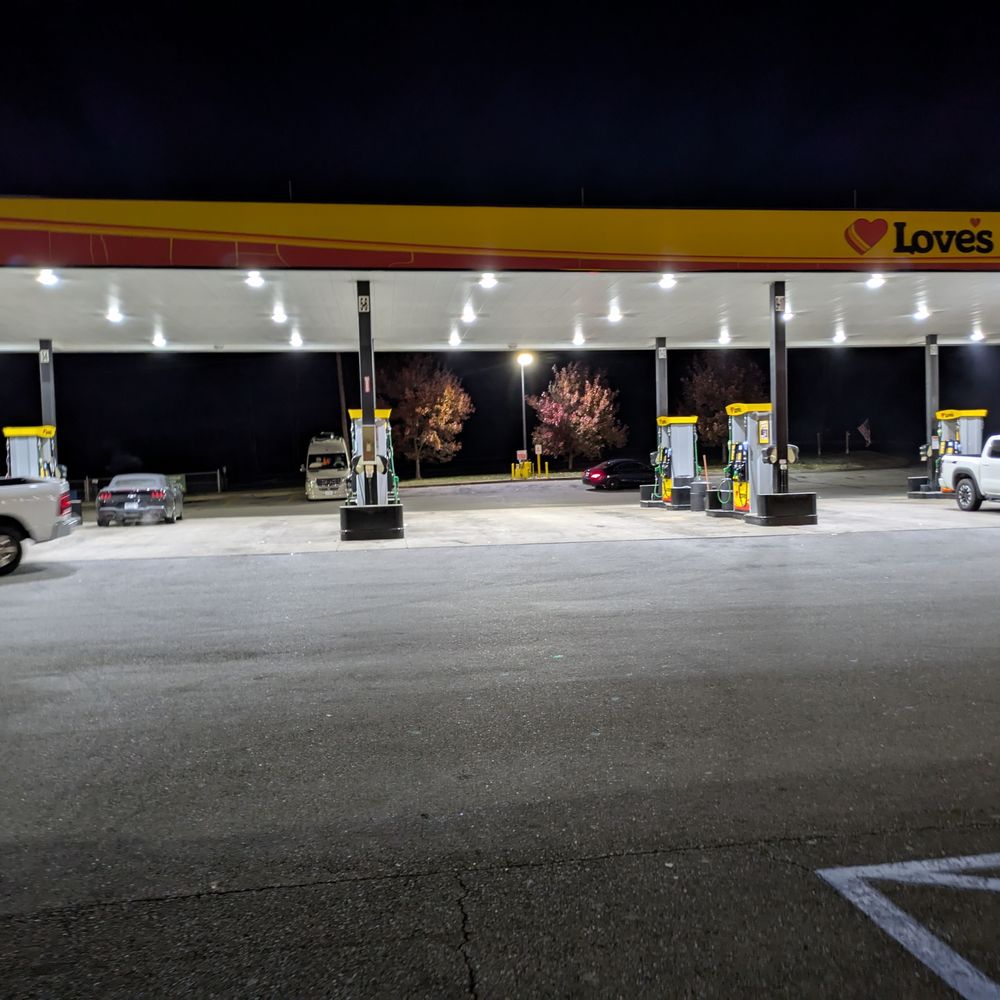 Love's Travel Stop - Love's Travel Stop, Dickson TN - Gas Stations Near Me - Dickson, Tennessee