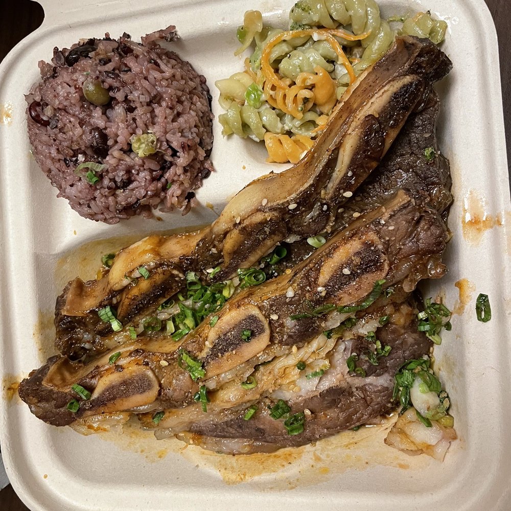 Pioneer Saloon - Braised short rib w/mixed rice - Japanese Near Me - Honolulu, Hawaii