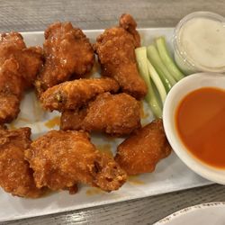 Italian Gardens - Perfectly cooked & crispy wings