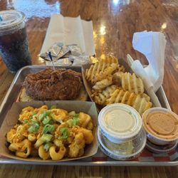 Rockstar tenders with all the dipping sauces and organic mac and cheese