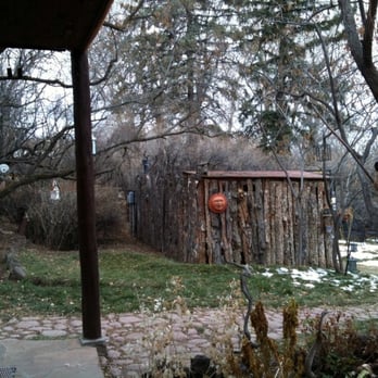 Old Taos Guesthouse - Yard with birdhouse collection and hot tub hidden behind the fence - Hotels Near Me - Taos, New Mexico Old Taos Guesthouse - Yard with birdhouse collection and hot tub hidden behind the fence - Hotels Near Me - Taos, New Mexico