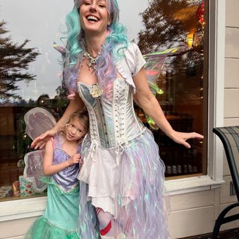 Fire Pixie Entertainment - Birthday girl and Eri the Fairy smiling - Party Characters Near Me Fire Pixie Entertainment - Birthday girl and Eri the Fairy smiling - Party Characters Near Me