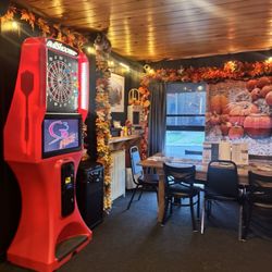 Maddens Pub - Table and games