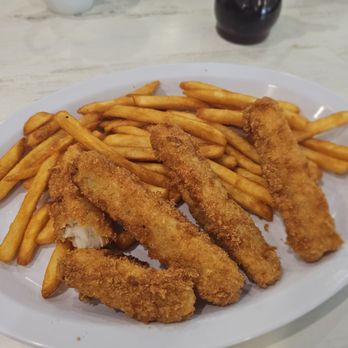 Lincoln Square Pancake House - I ordered fish and chips. One a scale of 1 to 10, I'd give this plate a 3. - New American Near Me - Westfield, Indiana