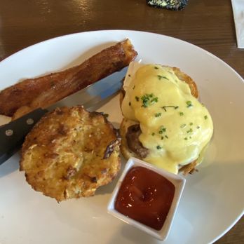 Biscottis - Steak eggs Benedict with hash browns and maple bacon - American Near Me - Jacksonville, Florida