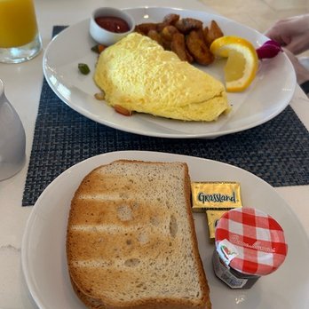 One Duval Restaurant & Bar - gluten free bread and omlette - New American Near Me - Key West, Florida One Duval Restaurant & Bar - gluten free bread and omlette - New American Near Me - Key West, Florida