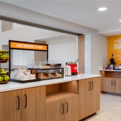 Hampton Inn & Suites Rockland - Breakfast Area