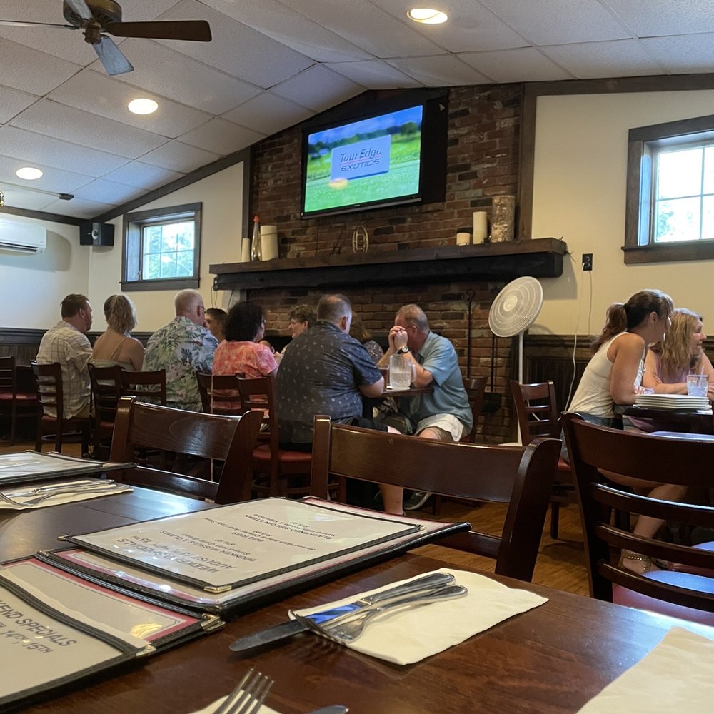 Candlewyck Beef & Ale - 8/14/21 dining area - Pubs Near Me - Buckingham, Pennsylvania Candlewyck Beef & Ale - 8/14/21 dining area - Pubs Near Me - Buckingham, Pennsylvania