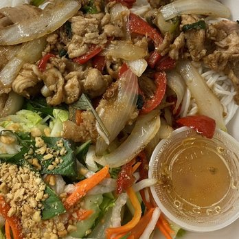 Pho Binh Minh - B9. Lemongrass Chicken Bowl - Vietnamese Near Me - Maple Valley, Washington