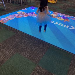Interactive floor projector