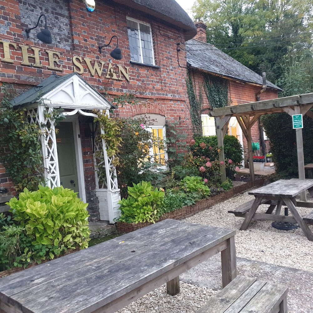 The Swan - Pubs Near Me - Pewsey, WIL