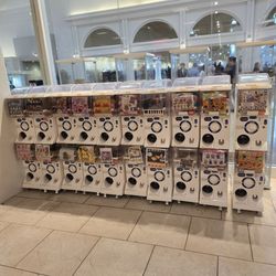 Video Game World - Prize machines $8, what happened to the 25 cent machines!!!