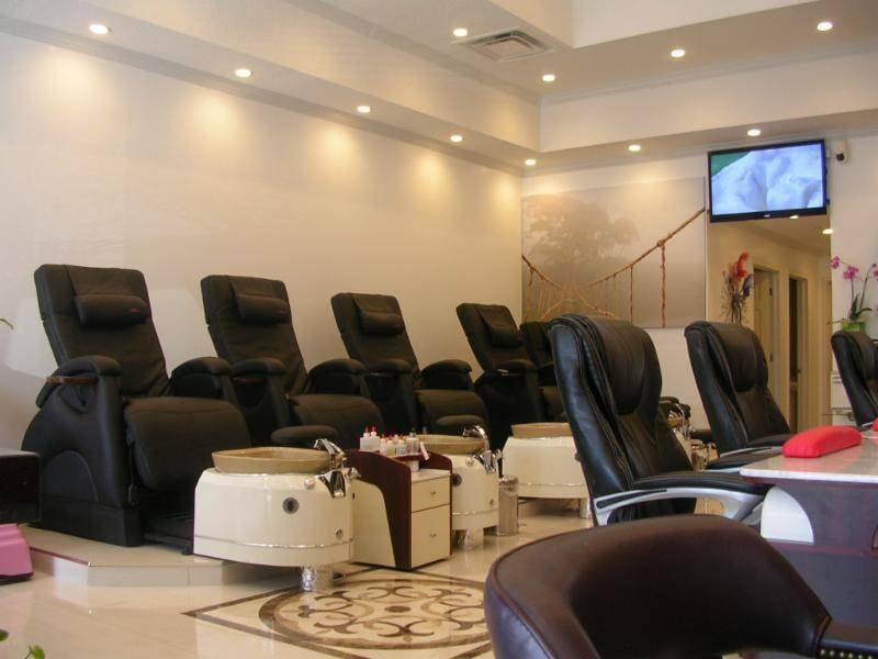 Trendi Nail & Spa Logo