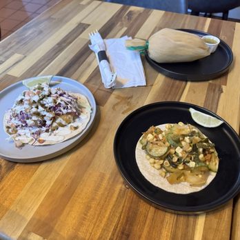Colibri by Tamale Boy - Halibut/Capeados Taco & Veggie/Colache taco (both are 10/10) and Vegetales - Mexican Near Me - Portland, Oregon