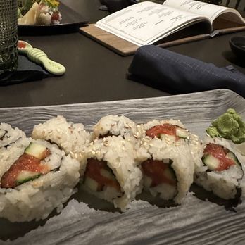 Pacific Point - Spicy tuna roll - Cocktail Bars Near Me - Carlsbad, California
