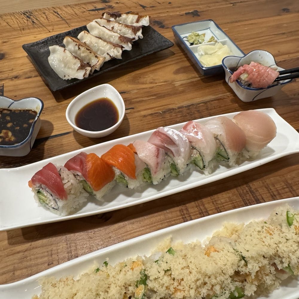 Hito Yatai - Spicy salmon roll, rainbow roll with melt in your mouth fish, gyoza up top - Japanese Near Me - Carmichael, California