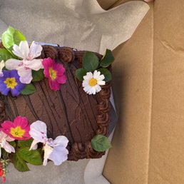 We called in for a birthday cake for 3 people. Adorable.