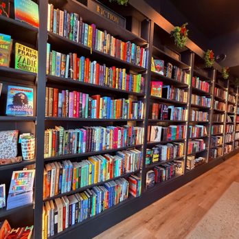 Chapter Book Lounge - Book selection - Bookstores Near Me - Noblesville, Indiana