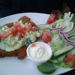 Café Extrablatt - Brokkoli-Schnitzel, gemischter Salat als Beilage. 8.45€