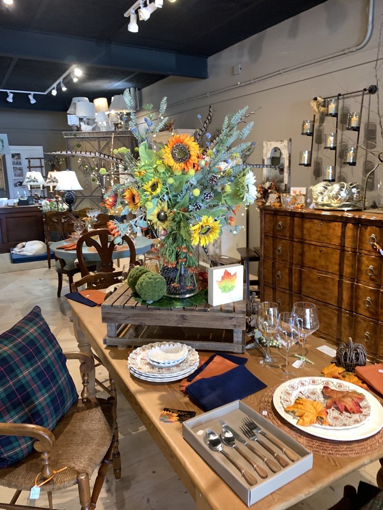 SUNFLOWERS ON THE SQUARE Updated September 2024 11 Photos 80B